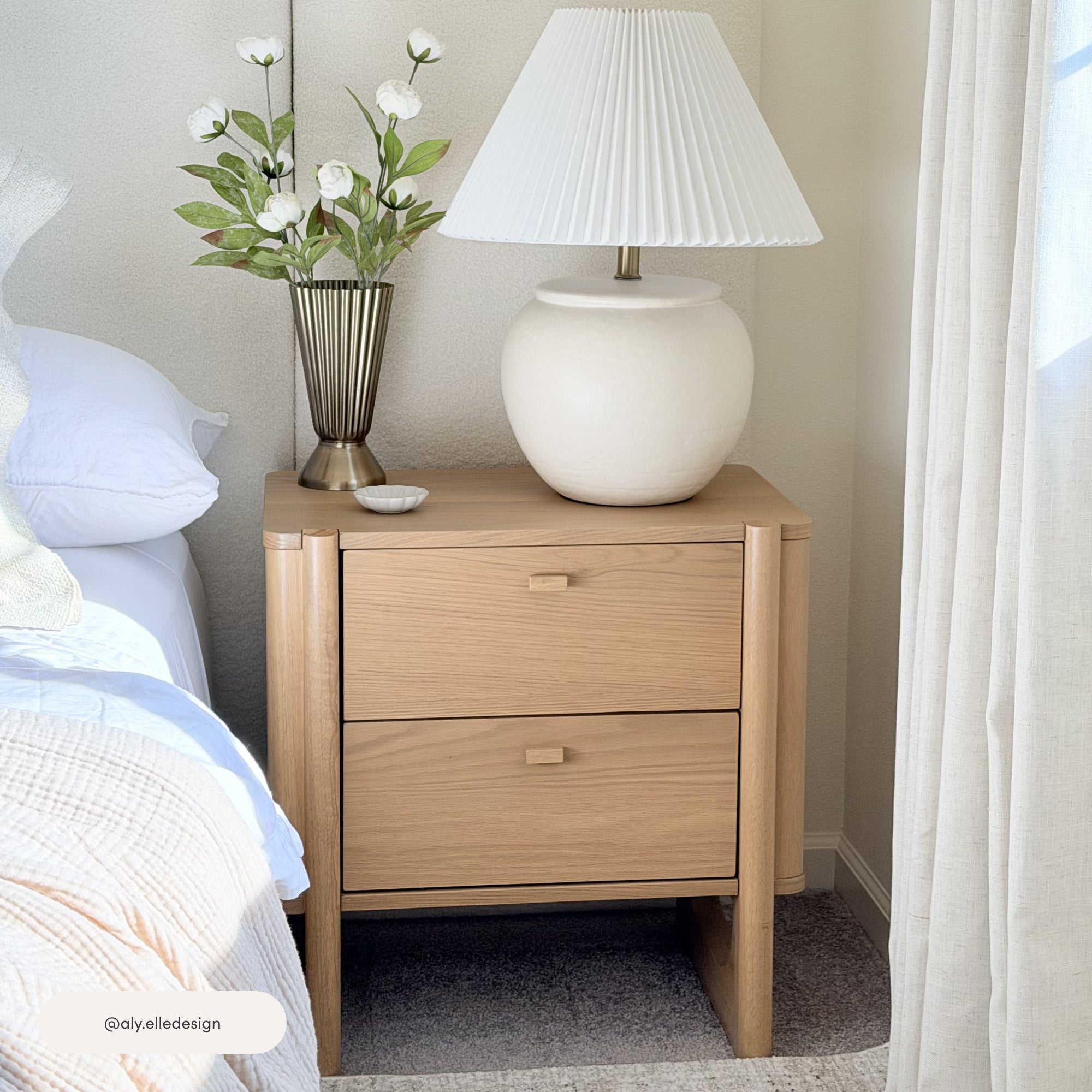 ノーブル Solace Nightstand Solid Wood Raw Oak 2-Drawer Mid Century | Nathan Jam